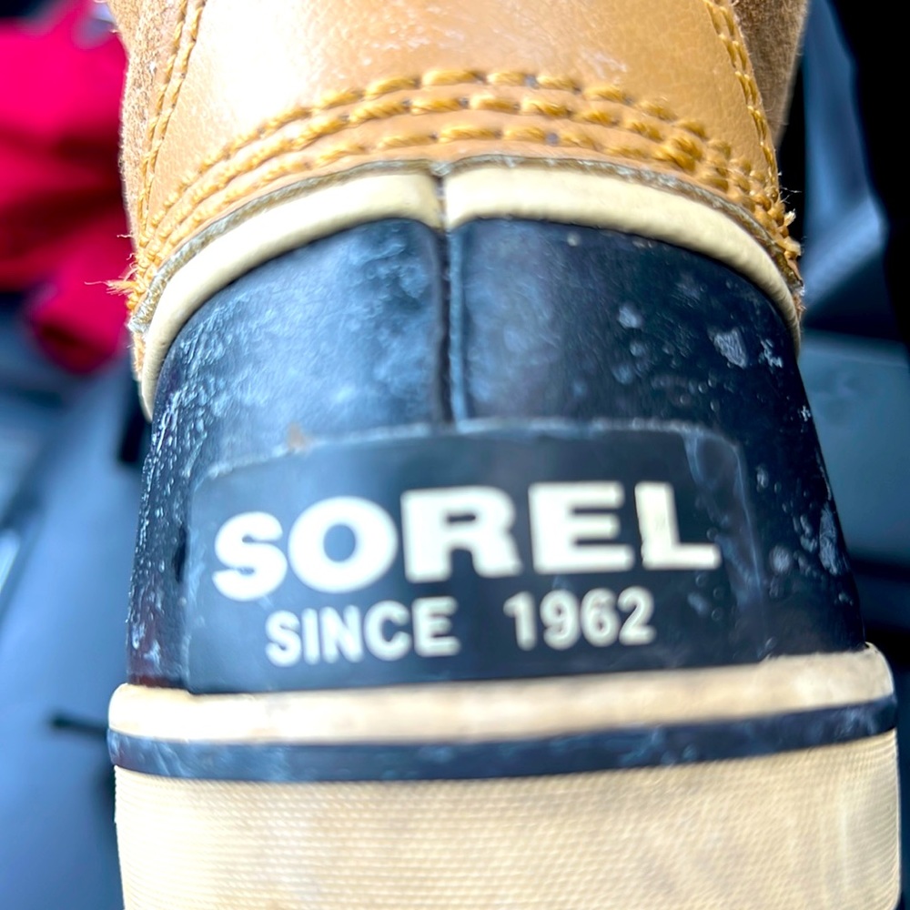 sorel fur lined duck boots, tan and black, size 9